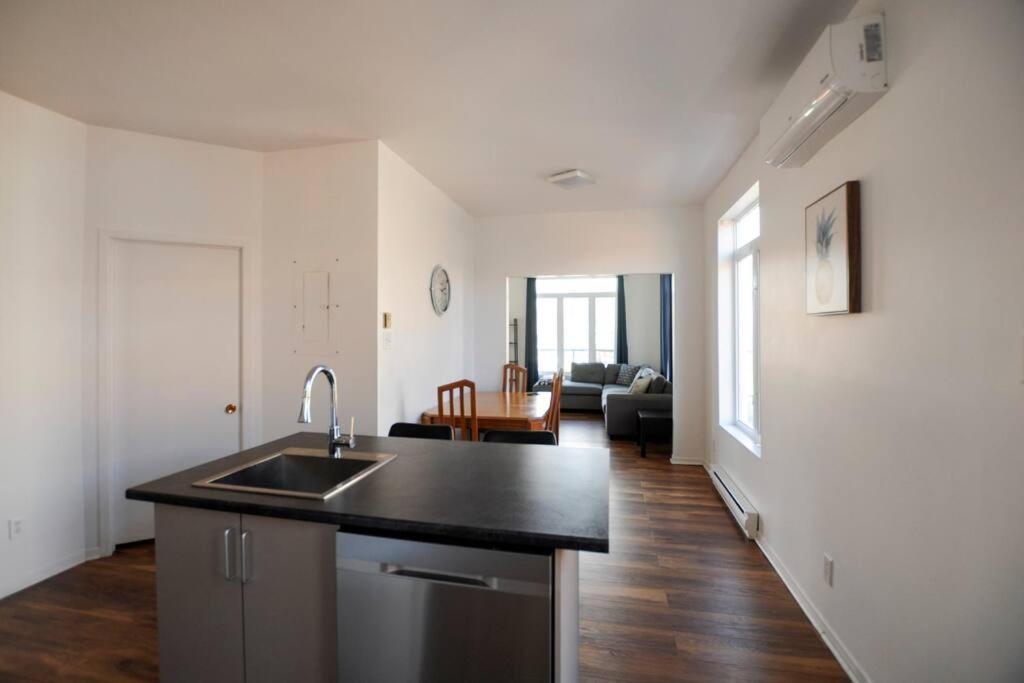 The 1810 - Spacious With Balcony - North Of Quebec Exterior photo